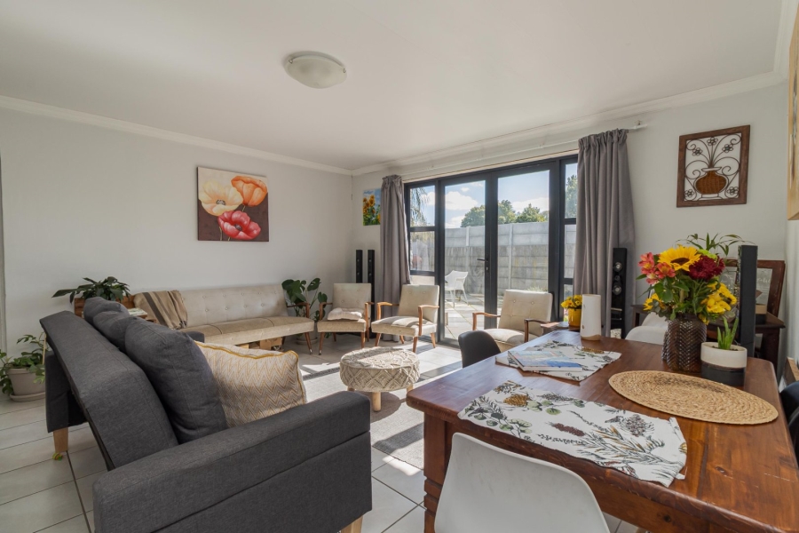 5 Bedroom Property for Sale in Loucharmante Western Cape